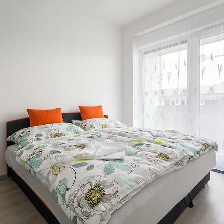 Bpr Chic White Home With Terrace & A/C & Garage Budapest Luaran gambar