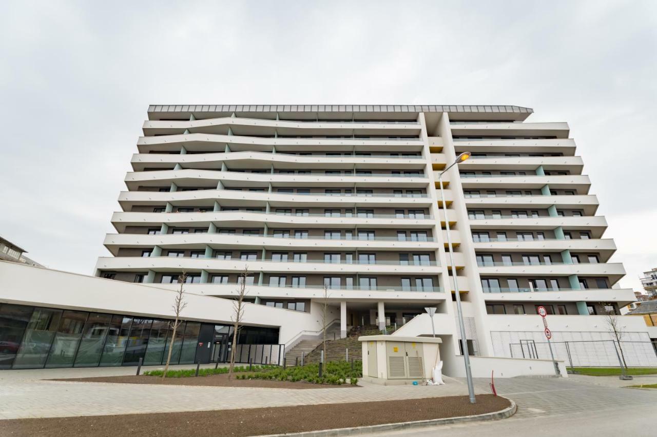 Bpr Chic White Home With Terrace & A/C & Garage Budapest Luaran gambar