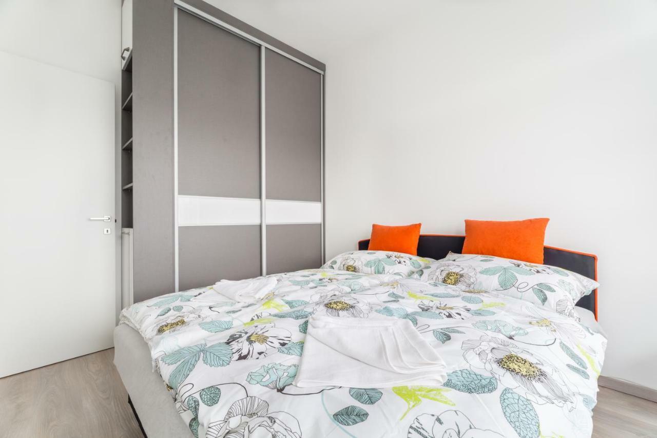 Bpr Chic White Home With Terrace & A/C & Garage Budapest Luaran gambar