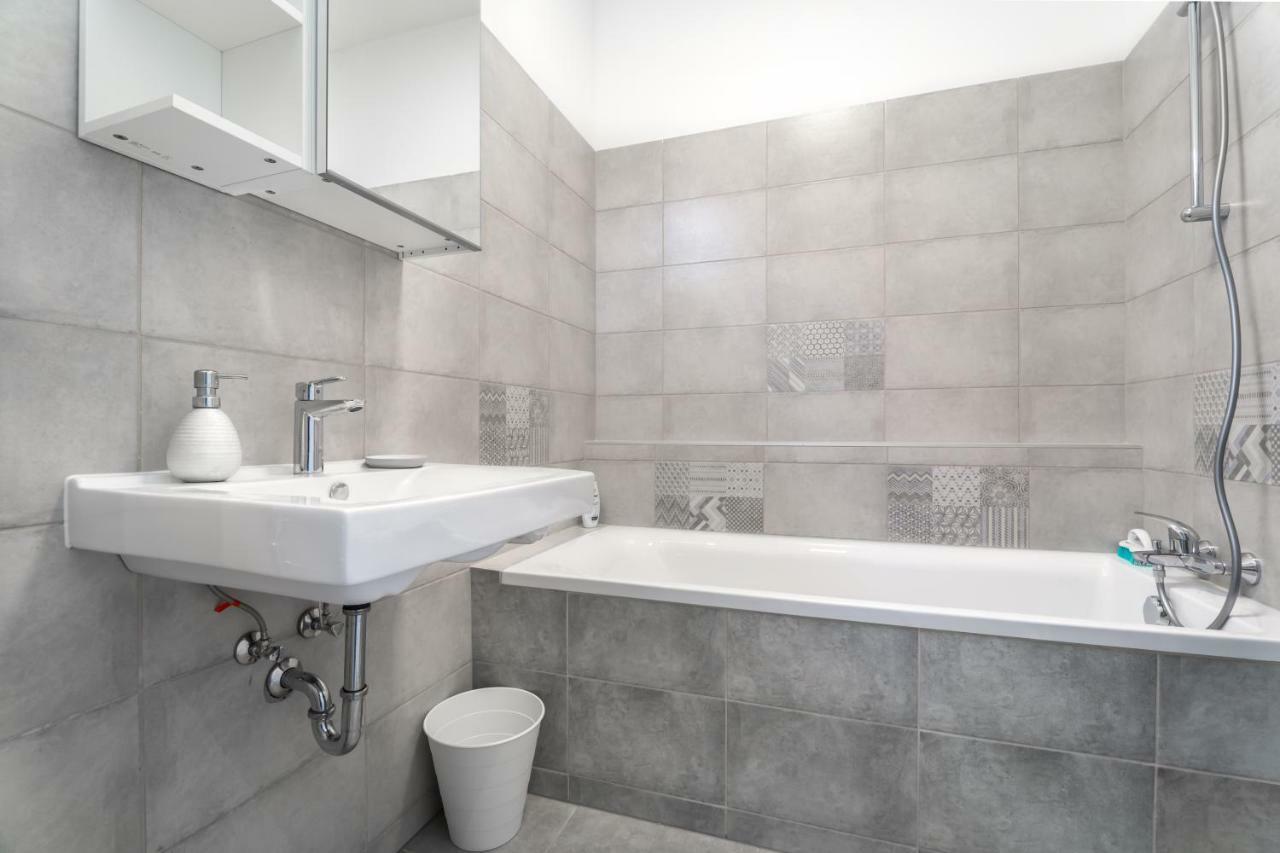 Bpr Chic White Home With Terrace & A/C & Garage Budapest Luaran gambar
