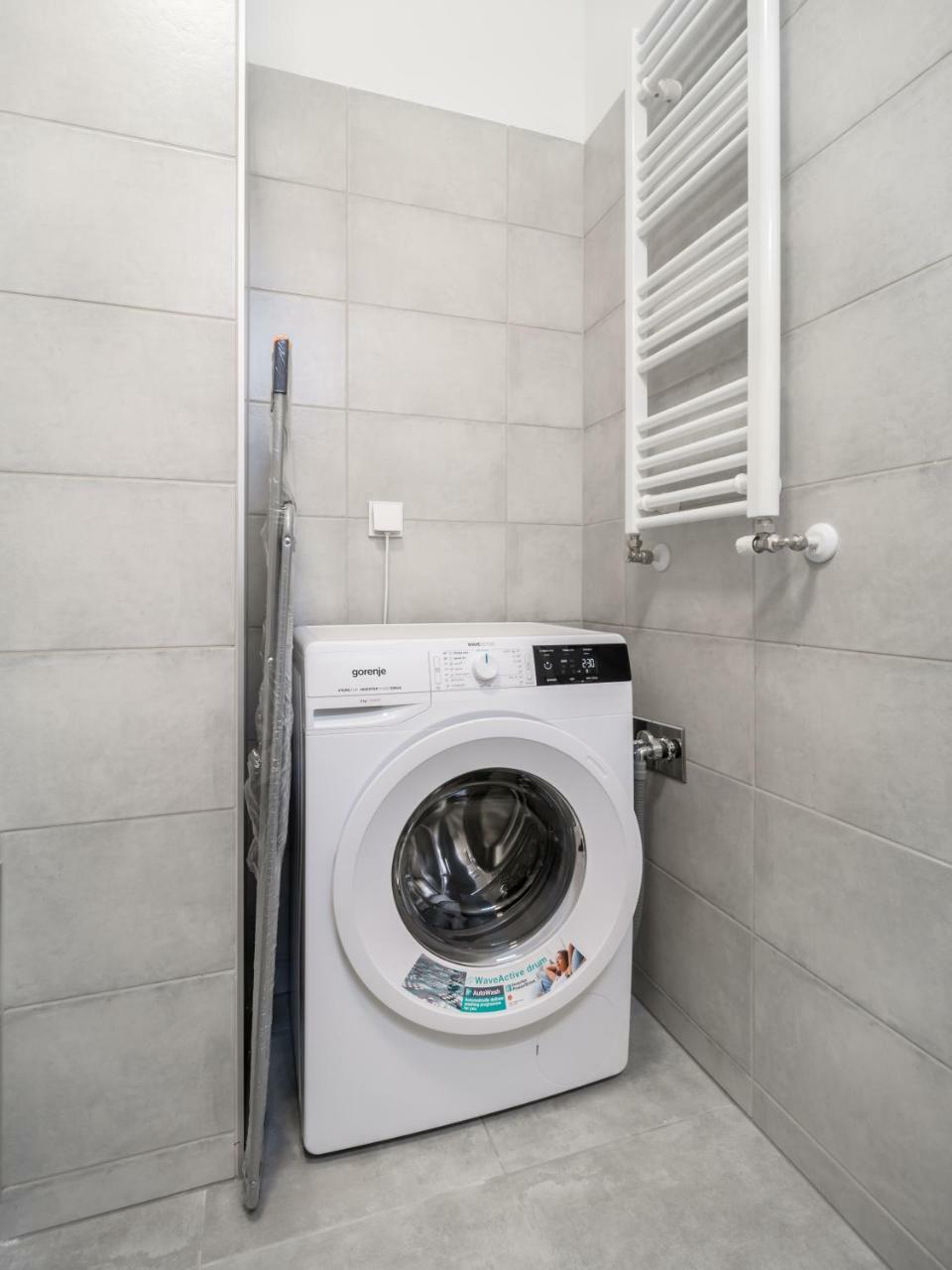 Bpr Chic White Home With Terrace & A/C & Garage Budapest Luaran gambar