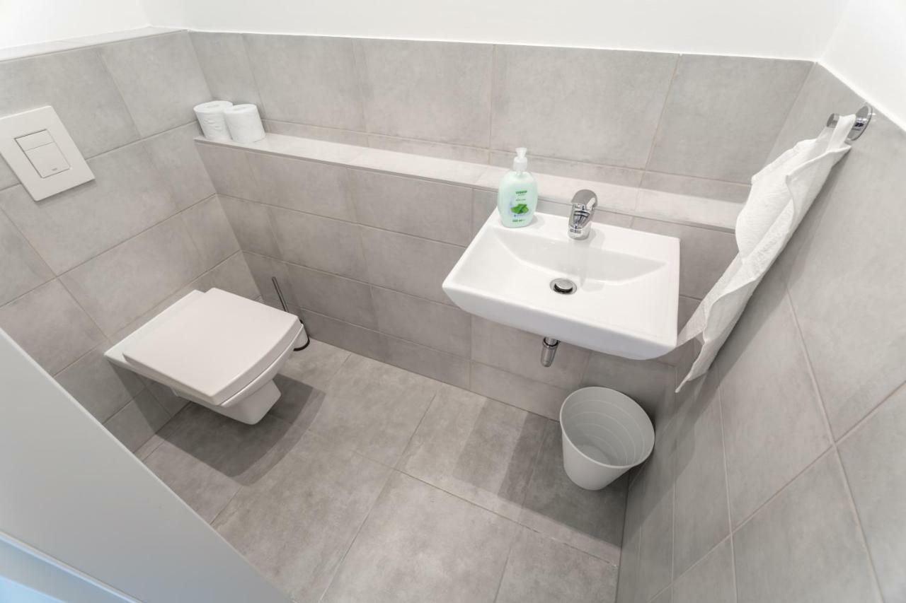 Bpr Chic White Home With Terrace & A/C & Garage Budapest Luaran gambar