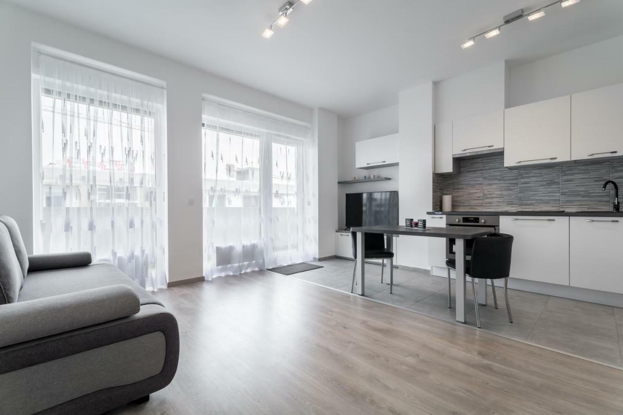 Bpr Chic White Home With Terrace & A/C & Garage Budapest Luaran gambar