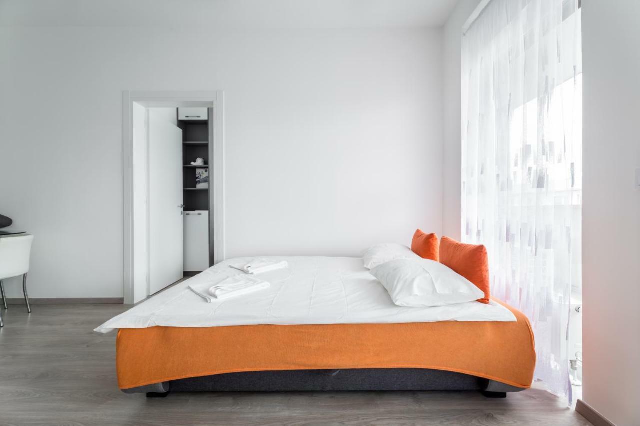Bpr Chic White Home With Terrace & A/C & Garage Budapest Luaran gambar